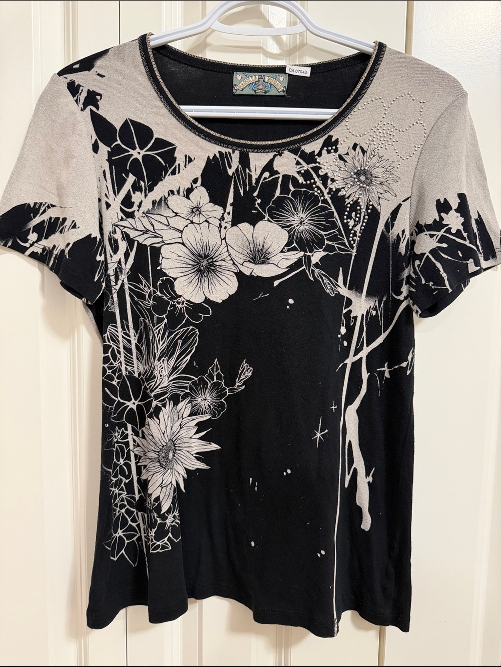 Vanilla Sugar Y2K Floral Rhinestone Graphic Baby Tee – Size M